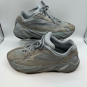 Adidas Yeezy 700 hospital blue sneakers size 9